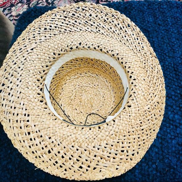 Beautiful hat by Whittall & Shon - Picture 3 of 4